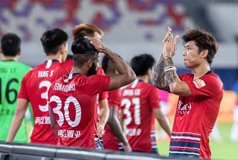 关于塞维利亚训练开放日；冲刺阶段造点机会引欢呼；中超在即；球队文化再被提及的信息