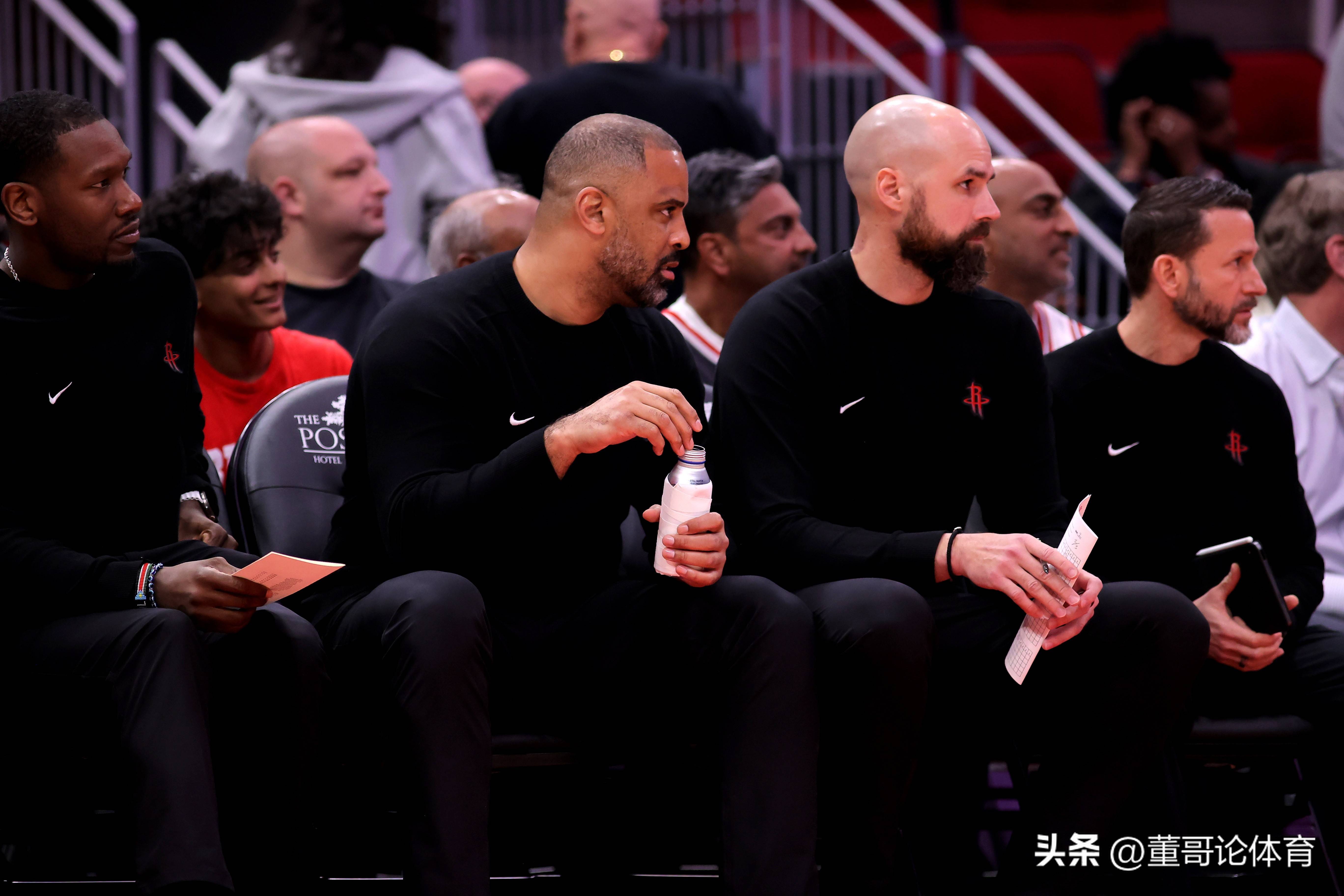 今晚斯图加特备战CBA季后赛杜兰特连续十五场比赛得分超过官方发布新规，今晨皇家马德里调整名单以备国王杯直接炸裂的简单介绍